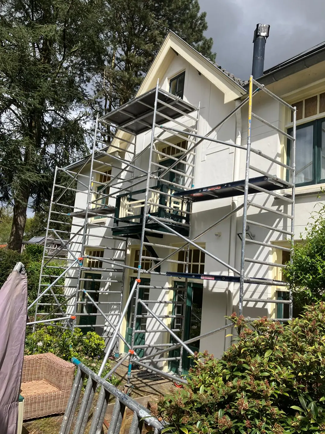 Woning in de steigers
